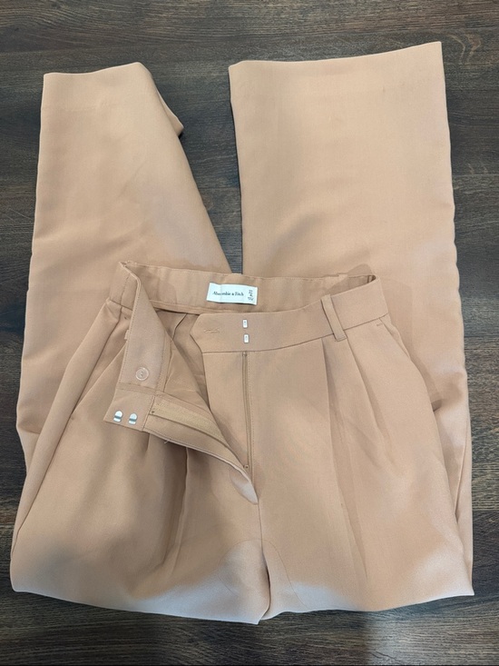 Abercrombie & Fitch Pants - Abercrombie & Fitch Tailored High-Rise Trousers - Light Tan